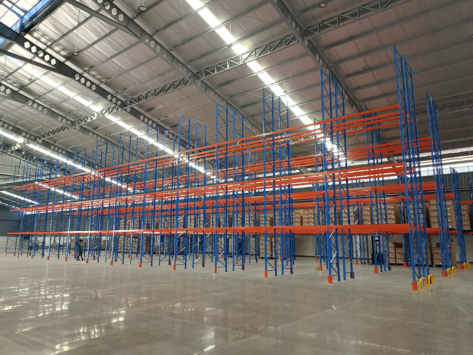 Rak gudang fulfillment produk kecantikan