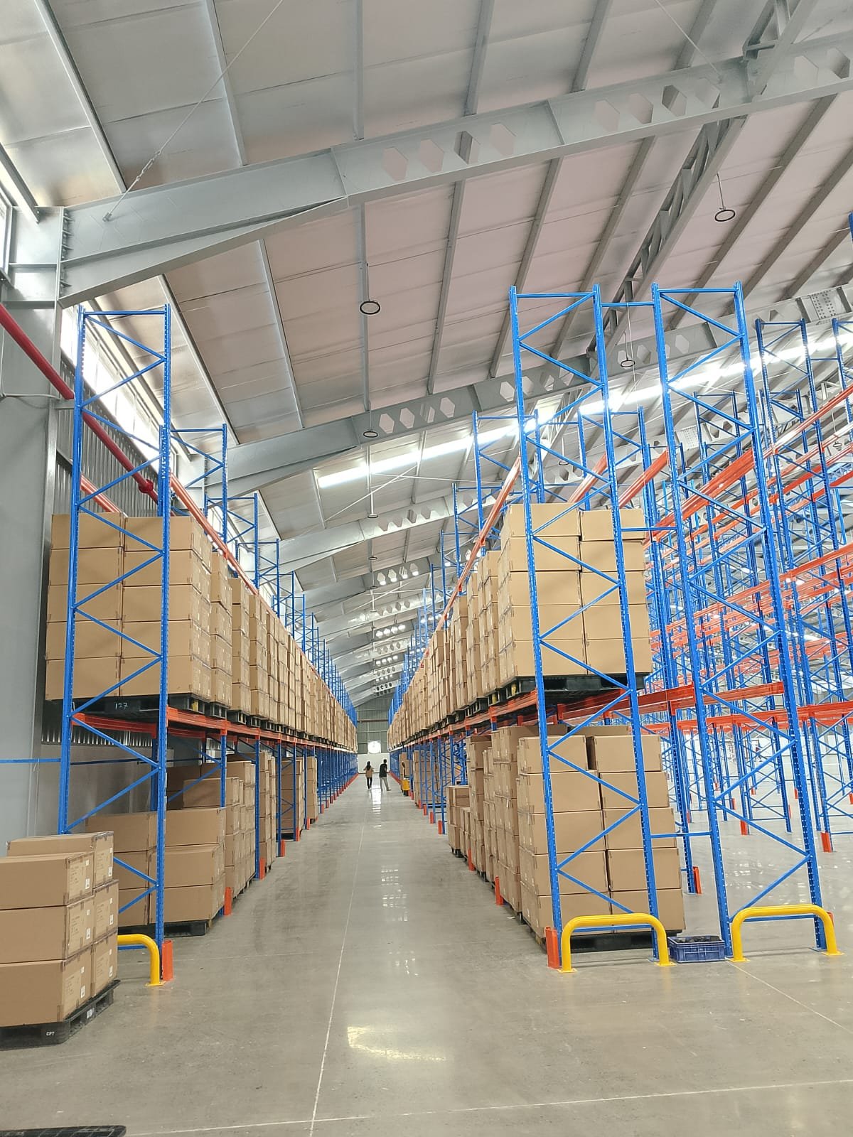 Rak area reject gudang kosmetik terpisah dari stok siap jual
