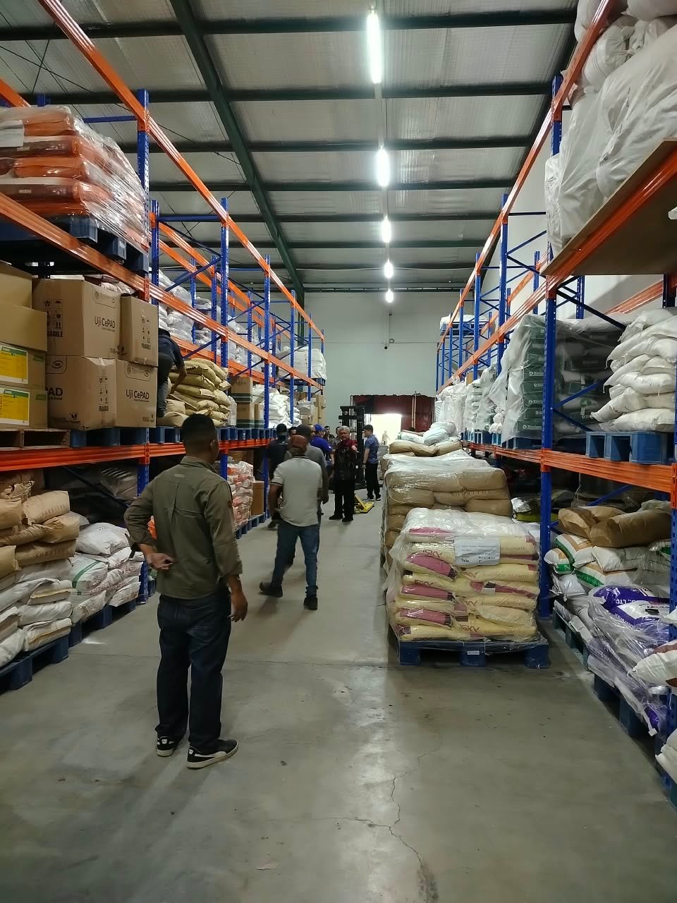 Rak bahan baku kosmetik kapasitas 1500 kg per level